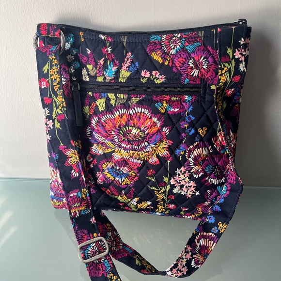 Vera Bradley Floral Quilted Women's Bag- Like New! 11.5” x 11.5 crossbody bag - Picture 2 of 2